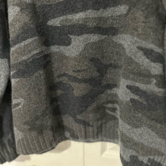 Rails Louie Charcoal Camo Knit Sweater size M - Picture 3 of 12